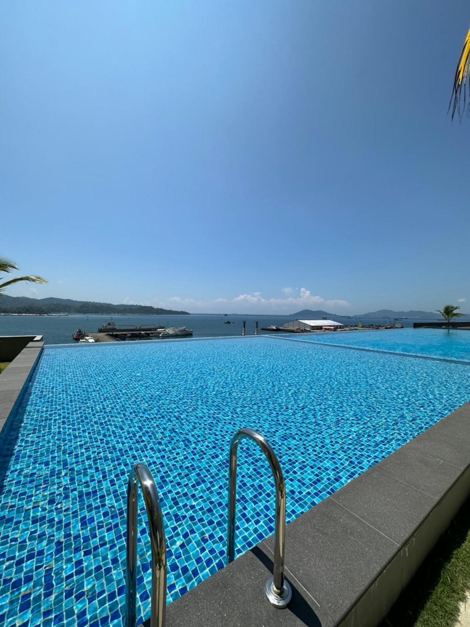 Jesselton Quay - Suite 1 By Staycation Suites Kk Kota Kinabalu Exterior photo